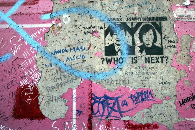 Graffito "?WHO IS NEXT? Graffito "?WHO IS NEXT?
