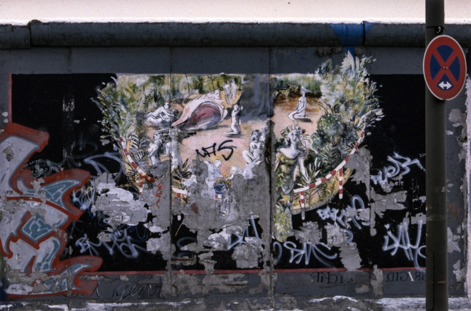 Mural "Flora geht" von Brigida Böttcher