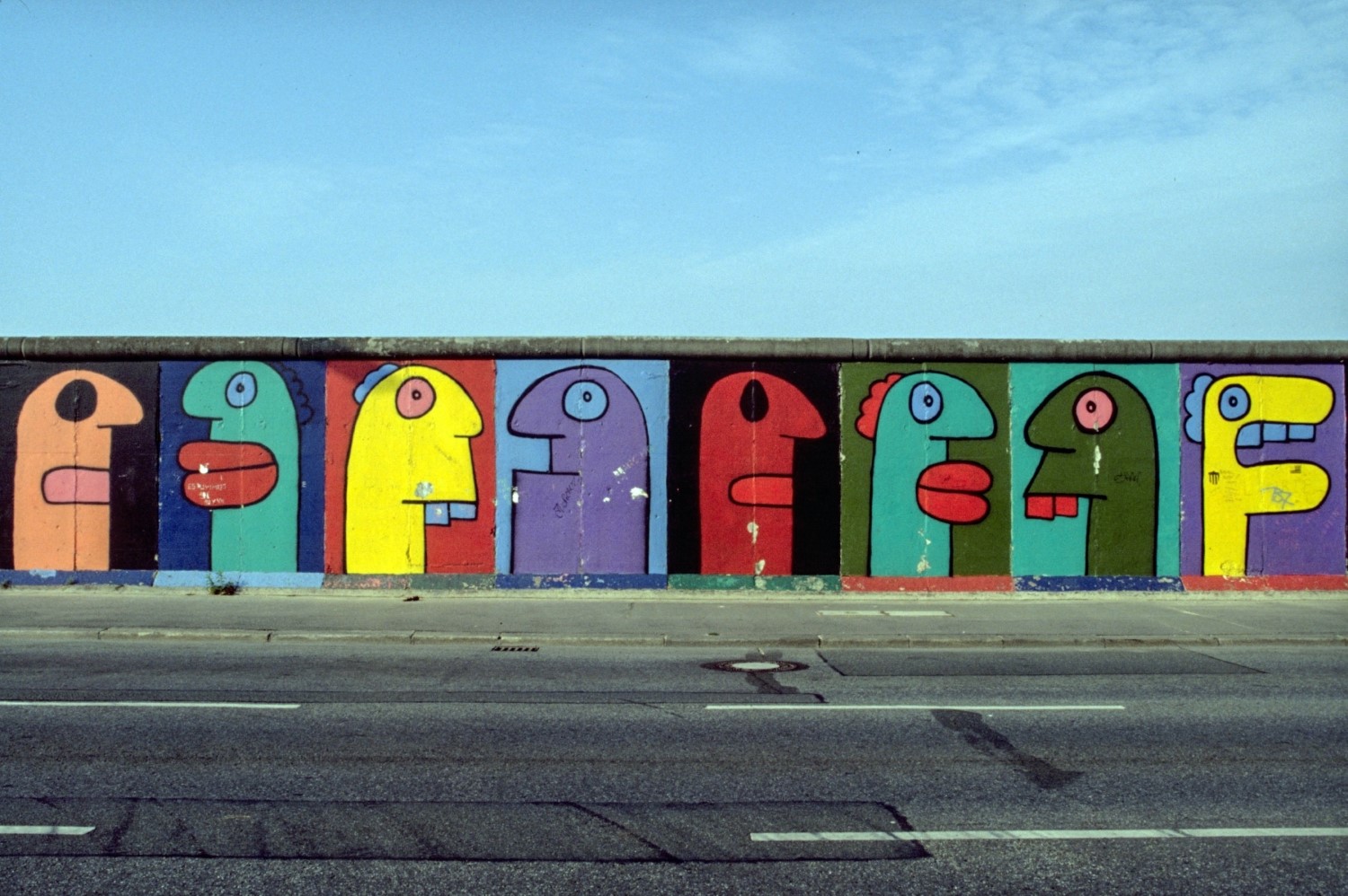 Mural "Eierköpfe" von Thierry Noir