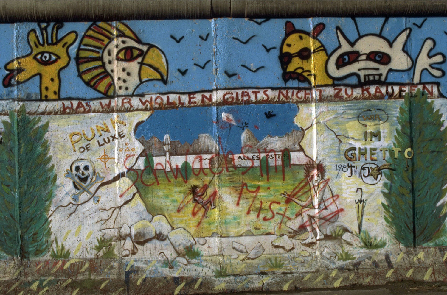 Graffito "Was wir wollen gibts nicht zu kaufen" Graffito "Was wir wollen gibts nicht zu kaufen"